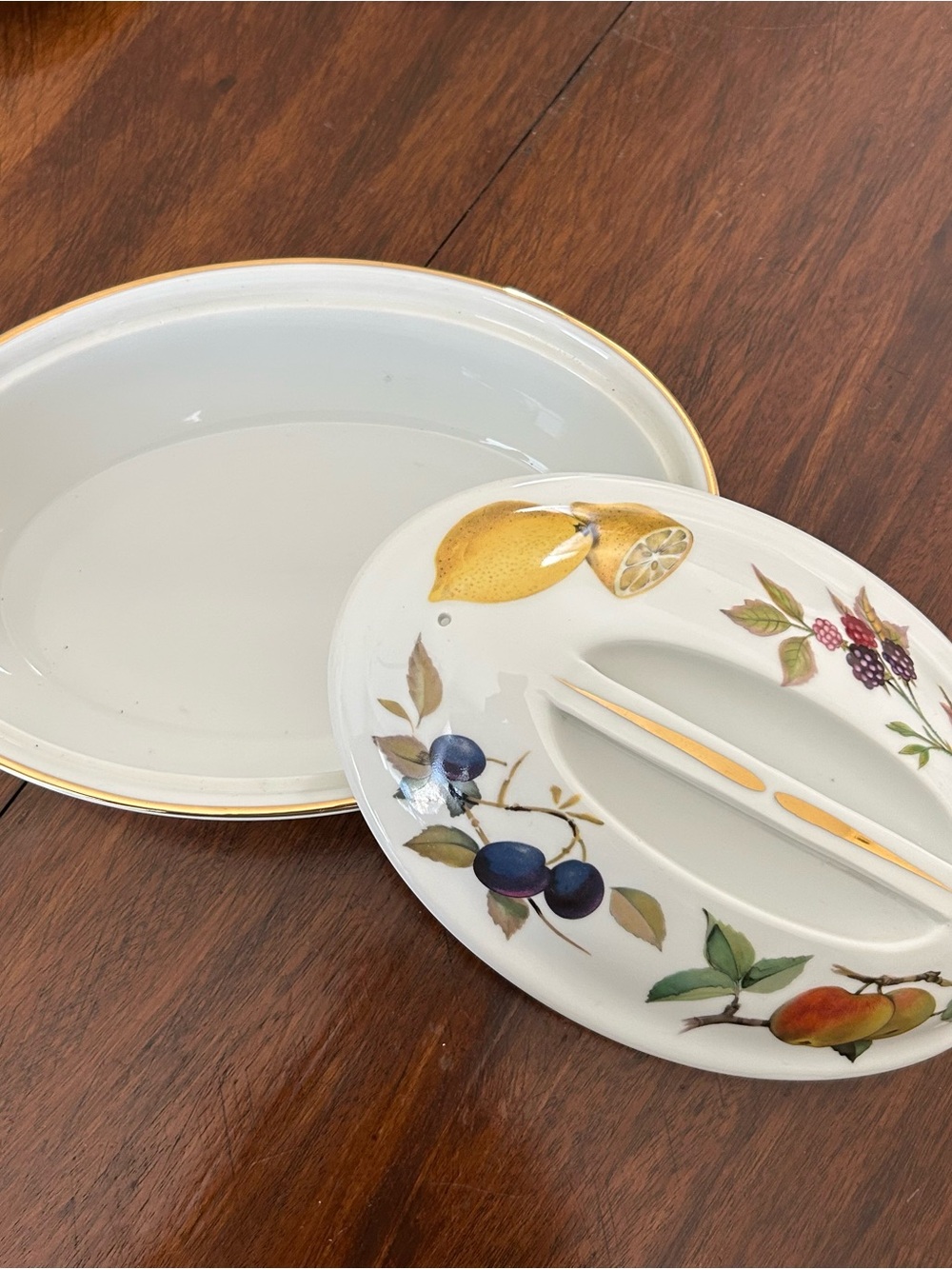 Royal Worcester Evesham covered casserole dish shape 21 size 3